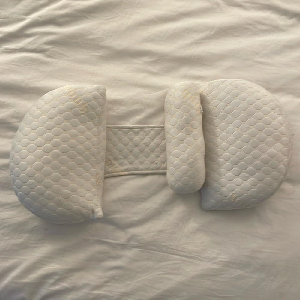 Baby Bub maternity sleeping pillow.